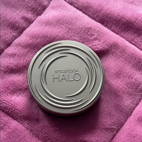 Smashbox Halo Fresh Perfecting Powder
Shade Fair - Picture 1 of 3
